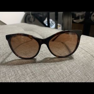 BURBERRY SUNGLASSES